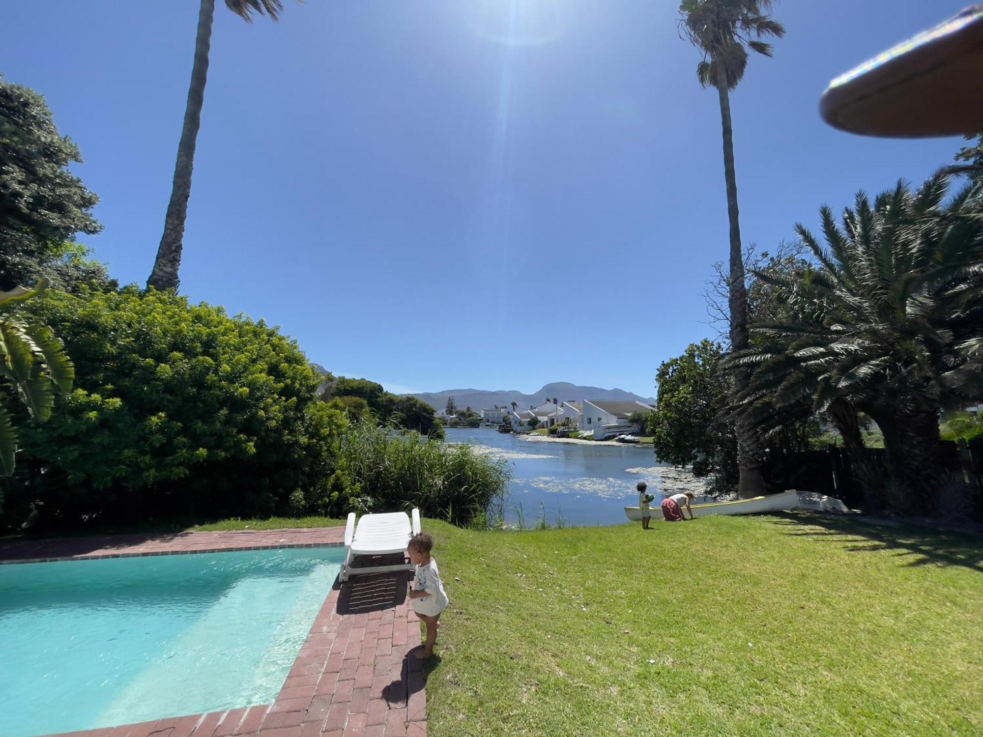 Spacious Park Island At The Apartment Cape Town