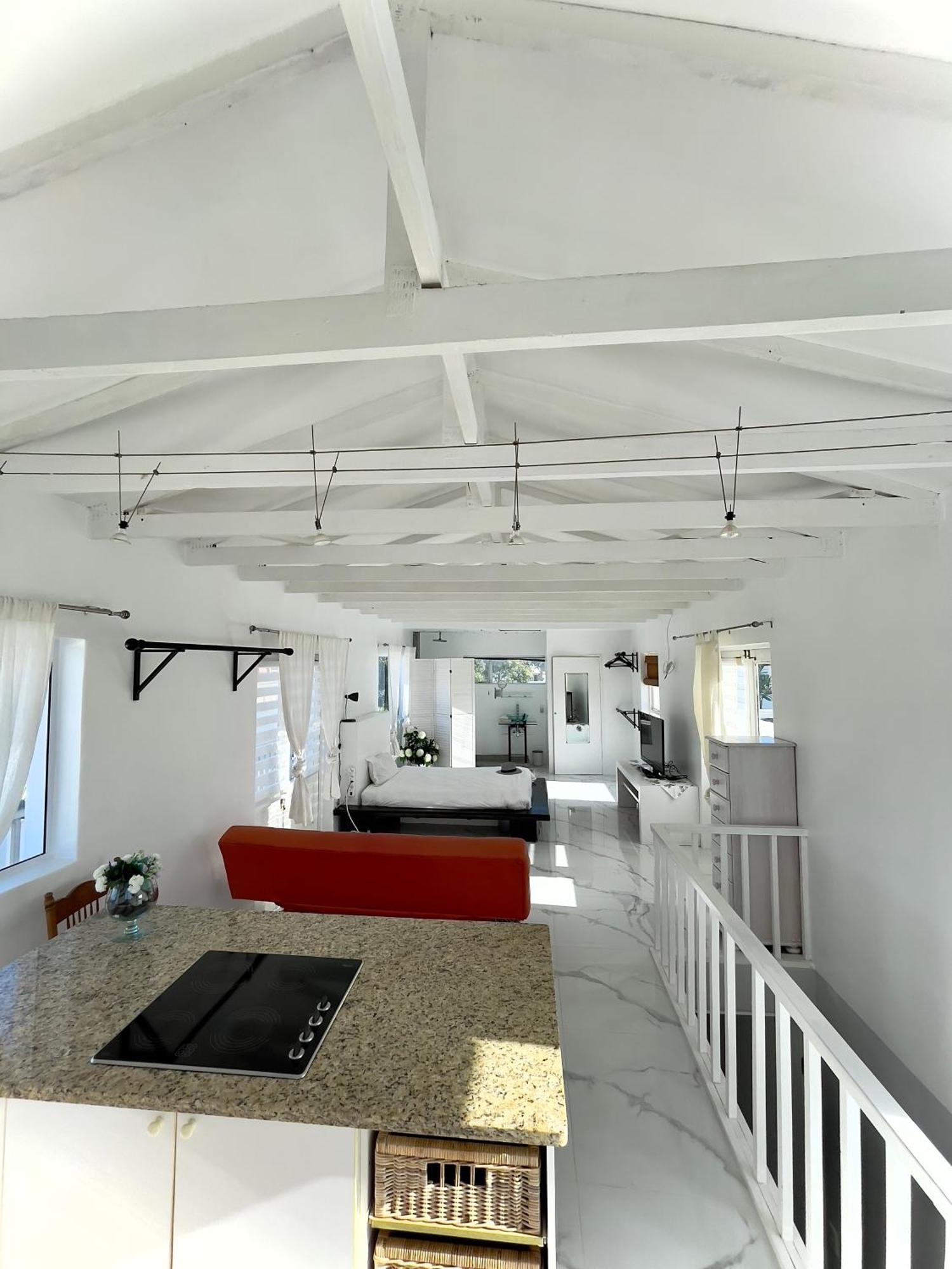 Spacious Park Island At The
